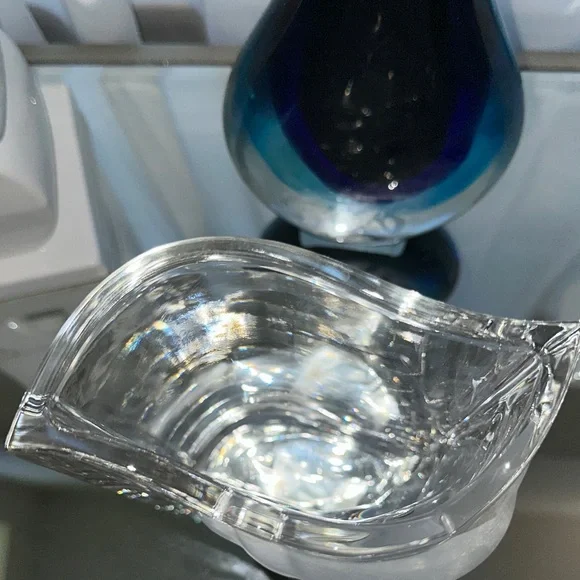 Elegant Glass Vase with Blue and Clear Design